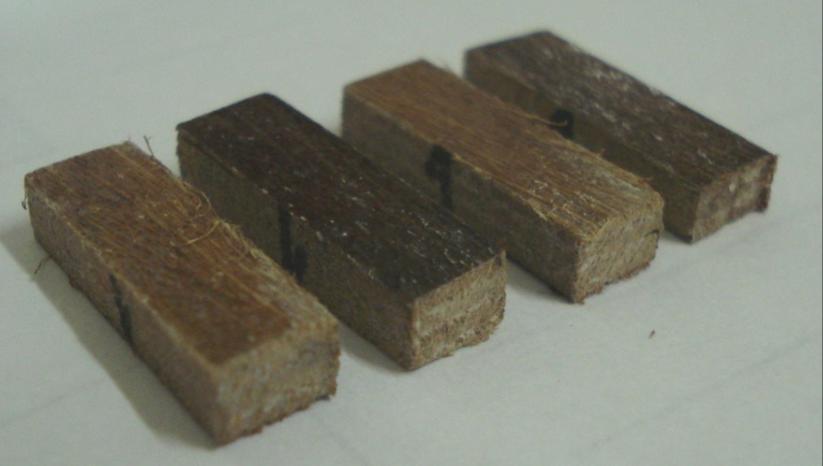 106 3.2.2.3 Análise Térmica Dinâmico Mecânica (DMTA) Para os ensaios de DMTA foram fabricados corpos de prova retangulares nas dimensões 30 x 8 x 3 mm, sendo o comprimento maior no sentido das fibras.