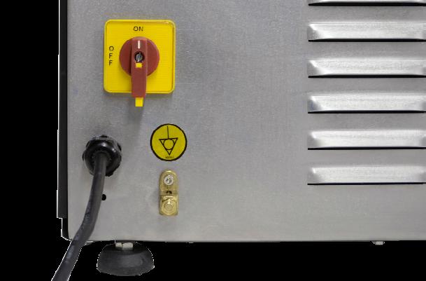 Certifique-se de que a tensão da rede elétrica onde o equipamento será instalado é compatível com a tensão indicada na etiqueta existente no cabo elétrico.