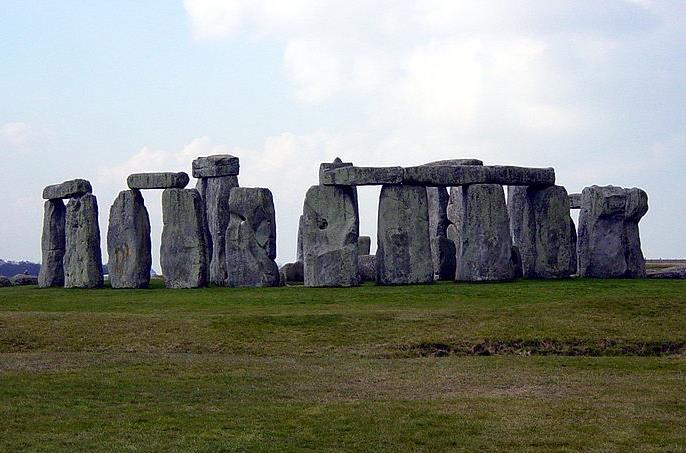 Média Moderna Período Neolítico a construção dos primeiros abrigos e monumentos O abrigo, como sendo a construção predominante nas sociedades primitivas, elemento