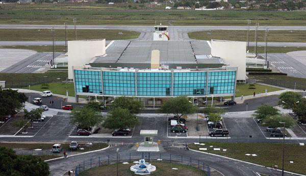 Embora seja popularmente conhecido como "Aeroporto de João Pessoa', está localizado na cidade de Bayeux, região metropolitana da capital paraibana.