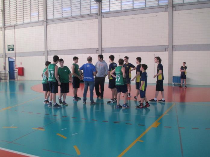 HANDEBOL E BASQUETEBOL Realizamos dois jogos das