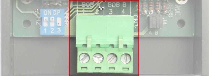 2.4.1 SENTIDO DE ROTAÇÃO O sinal dos pinos 3 e 4 do conector CN-COMANDO comanda a inversão de rotação do motor. Quando o sinal muda de nível, o sentido de rotação inverte.