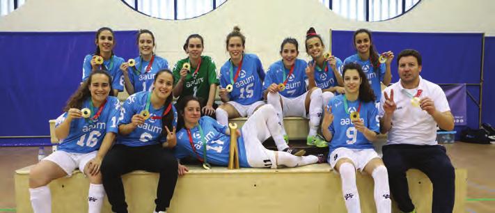 CAMPEÕES NACIONAIS UNIVERSITÁRIOS 2016/2017 FUTSAL FEMININO Ana Costa Ana Silva Ana Rocha Beatriz Morais Bruna Mendes Carlota Pereira Daniela Monteiro Fernanda Alves Filipa Mendes Isabela Pereira