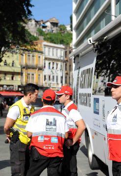 FORMAS DE POLICIAMENTO Polícia Militar e Guarda Municipal Setores Amarelo, Verde e Azul 4 viaturas da PM 2 motos da PM 2 duplas de