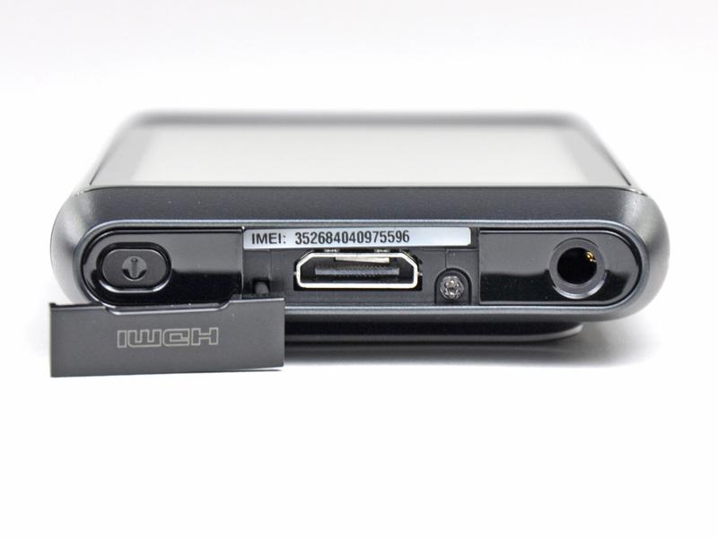 Passo 3 Além de um padrão de 3,5 mm para fone de ouvido estéreo, o N8 apresenta tanto um mini HDMI e uma