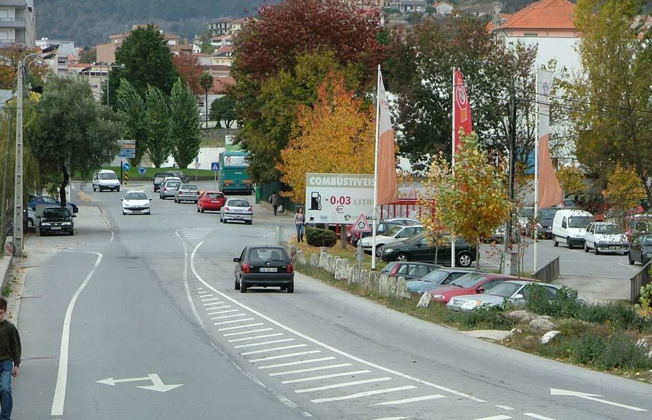 bem como alguns equipamentos de carácter social e de saúde, relacionados com a Santa Casa da Misericórdia, encontram-se ao longo da ER205, ou também designada Av.