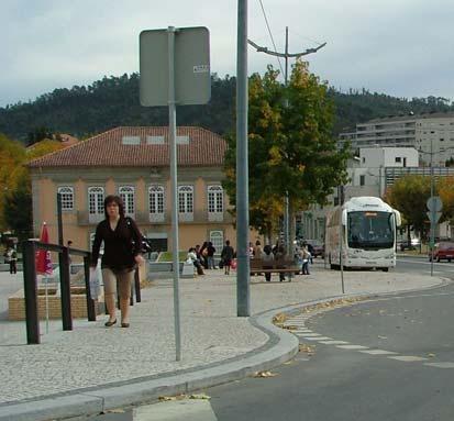 condições é o Largo Barbosa e Castro e a Av. 25 de Abril em quase toda a sua extensão. É de salientar que a Av.