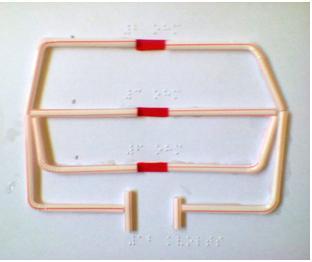 Figura 11 Foto da maquete tátil-visual de um circuito elétrico composto por uma fonte de tensão e três resistores ligados em paralelo.