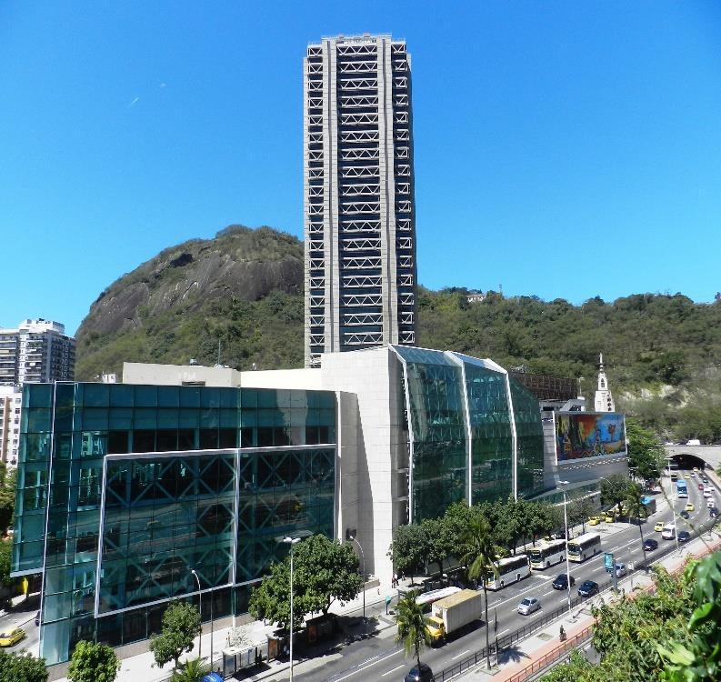 Quando o assunto é acessibilidade, além de disponibilizar cadeiras de rodas, o shopping possui elevadores e rampas de acesso. As seis salas de cinema complementam o mix de serviços.