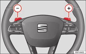 Condução Engrenar manualmente com a alavanca seletora É possível mudar para o modo tiptronic tanto em condução como com o veículo parado.