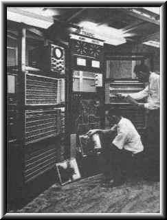 Segunda Geração (1955-1965) - Transistor TRADIC (1955) Conclui-se em 1955, o primeiro computador transistorizado, feito pela Bell Laboratories: o TRADIC,