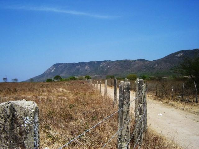 Pão de Açúcar - AL (cont.) A subida para a Pedra do Navio é feita pelo povoado de Meirús.