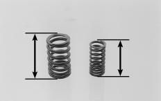 NX-4 FALCON CABEÇOTE/VÁLVULAS MOLA DA VÁLVULA Meça o comprimento livre da mola da válvula.