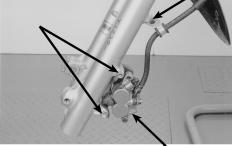 NOVO PARAFUSOS DE FIXAÇÃO PARAFUSO DA PRESILHA TORQUE: 30 N.m (3,0 kg.m) Instale e aperte firmemente o parafuso da presilha da mangueira do freio.