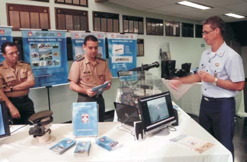 CTEX CTEx NOTÍCIAS 6 CTEx participa de exposição alusiva ao Dia do Exército na Escola Superior de Guerra Cap QEM Elson Oximenes Alves Pelo segundo ano consecutivo, o Centro Tecnológico do Exército