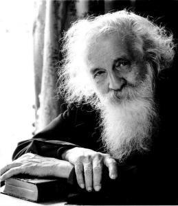 Noções Epistemológicas da Ciência: Gaston Bachelard Bachelard nasceu em 1884 em Bar-sur- Aube, França, zona rural. Trabalhou no serviço postal durante dez anos.