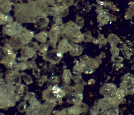 Figura 1: Resultado da microscopia óptica da amostra AN, A1 e A2 respectivamente Na Figura 1 é possível perceber que os agregados de quartzito são mais homogêneos (principalmente o A1).