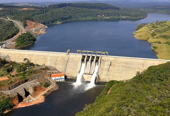 A energia associada a essa vazão recebe o nome de energia primaria. 2. Aproveitamento com regularização.