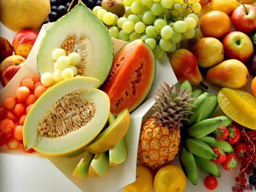 Vitaminas hidrossolúveis Vitamina B6 (Piridoxina) Importância: enzimas do metabolismo de aminoácidos Carência: anemia, crescimento lento, problemas de pele,