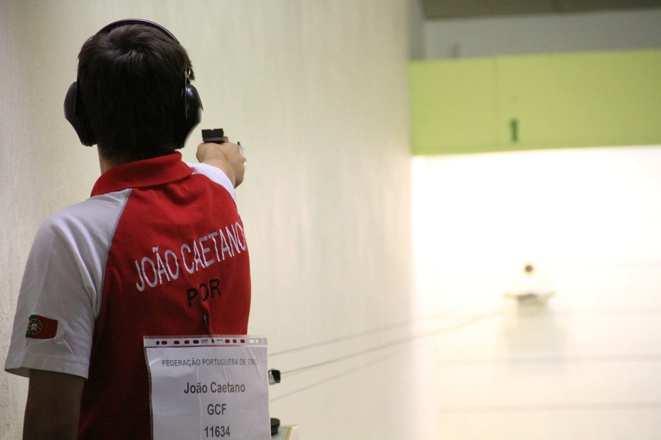 TIRO GINÁSIO NO CAMPEONATO REGIONAL Realizou-se no fim-de-semana, no Centro Desportivo Nacional do Jamor, o Campeonato Regional Centro de Ar Comprimido 2013, organizado pela Federação Portuguesa de