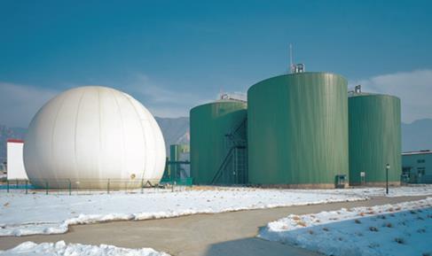por biodigestores; - Aproximadamente 8 mil usinas de biogás em operação (2014); - Desligamento