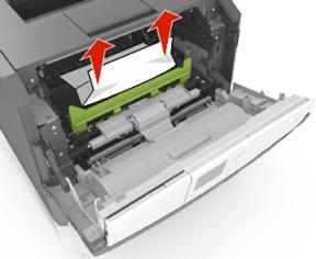 6. Segure o papel atolado firmemente dos dois lados e retire-o com cuidado.