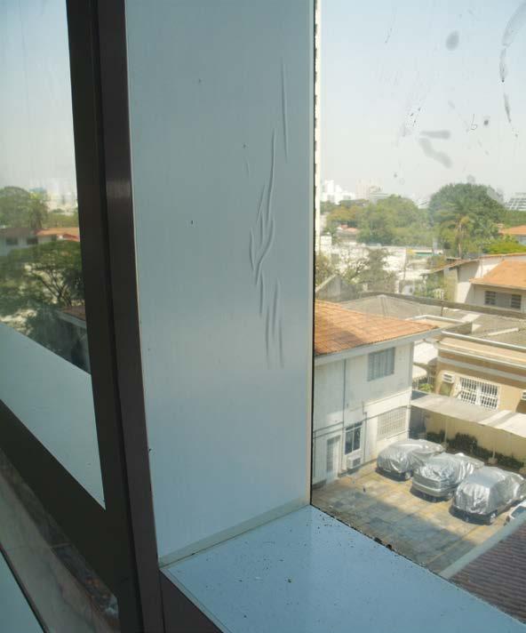 segmentos da construção civil como proteção dos caixilhos para facilitar a execução de pinturas e acabamentos externos nas fachadas Na proteção interna dos