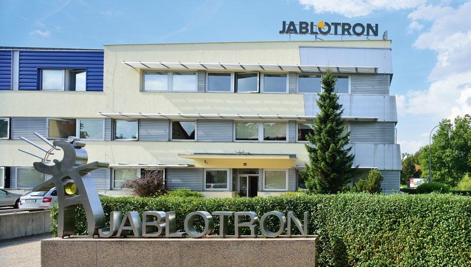 SOBRE A JABLOTRON Fornecemos aos nossos clientes sistemas de segurança e comunicação de alto nível. A Jablotron Alarms, a.s. É uma empresa inovadora com uma tradição que remonta à década de 90 do séc.
