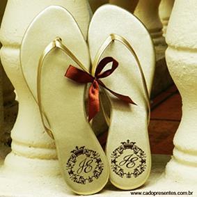 Sandálias de Palha: Cd. 0012 Descrição: Sandálias de Palha com decorada com o tecido de uma preferência ou decoração.
