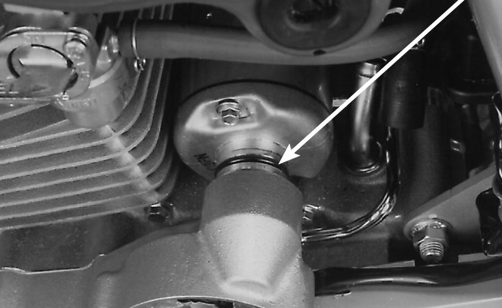ANEL DE VEDAÇÃO NOVO Lubrifique um novo anel de vedação com óleo para motor e instale-o na ranhura do motor de partida.