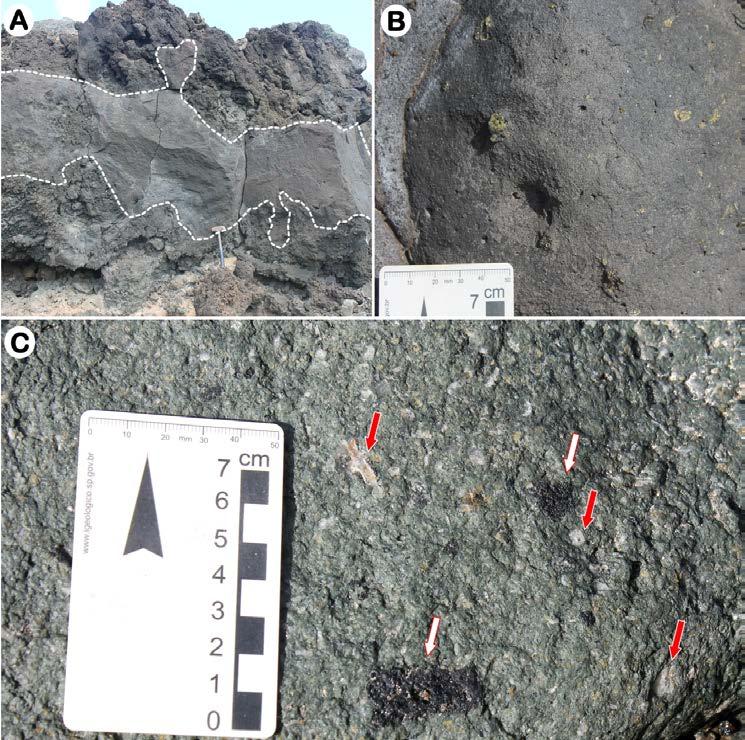 Figura 5: A organização de um derrame A a da formacao Valado com topo e base brechados e zona de núcleo delimitada pelas linhas pontilhadas; B detalhe de