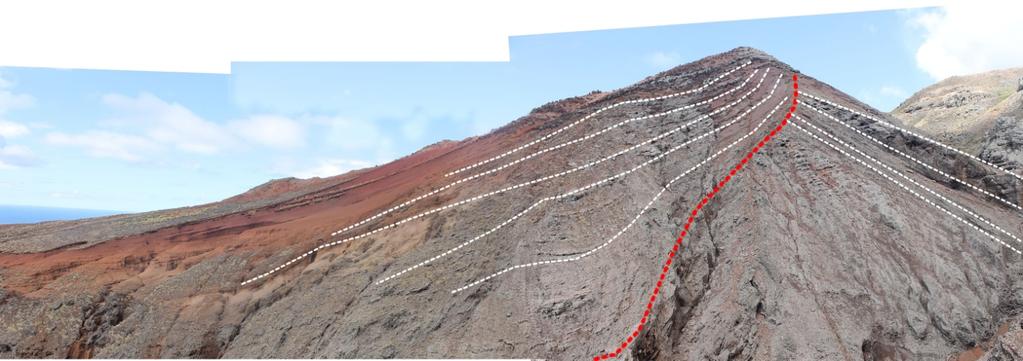 O cone de escórias (Figura 35) da unidade pode ser facilmente reconhecido à esquerda da subida pela trilha que leva ao Pico do Desejado, onde é possível visualizar as sucessões de camadas e a