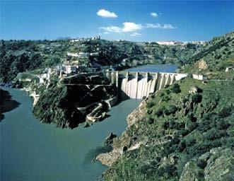 Actualidade III Barragem Localização Características hidrológicas Central hidroeléctrica Aguieira Ano de Projecto - 1972 Ano de Conclusão - 1981 Concelho - Penac ova Local - Aguieira Bacia