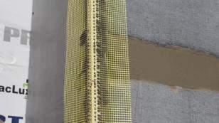 tela de fibra de vidro com resistência alcalina, utilizada para estruturação e acabamento de
