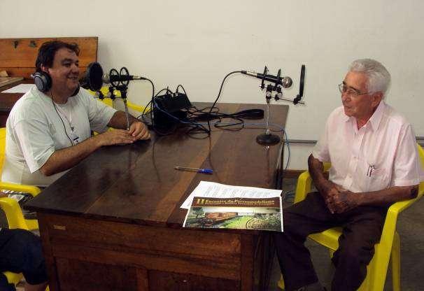 Ferroviário Geraldo Cândido (80 anos), ex-efa, sendo entrevistado pelo