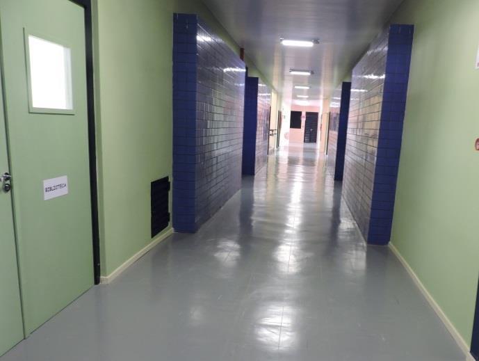 4 Retirada do Vidro inferior nas portas das salas O projeto original das UMEIS previa que em cada sala de aula, as portas tivessem um vidro na parte inferior.