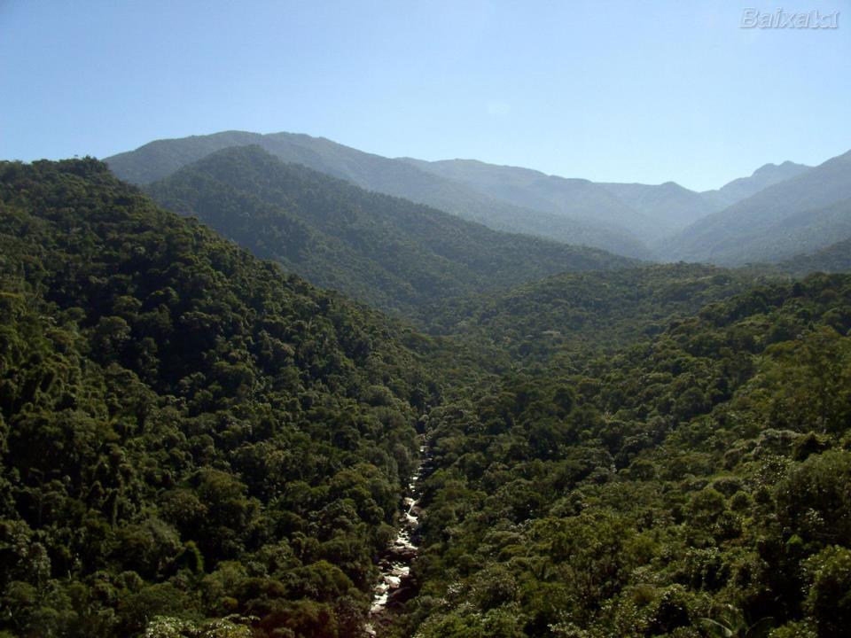 GEOMORFOLOGIA OS AGENTES DE TRANSFORMAÇÃO DA CROSTA O relevo terrestre sofre constante transformação no decorrer dos tempos.