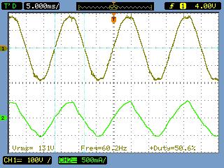 Fig. 9. Tensão e corrente na lâmpada fluorescente para D=0,38. 100V/div 10mA/div a) b) Fig. 7. (a) Tensão e corrente na entrada do reator eletrônico proposto e (b) Tensão e corrente na saída.