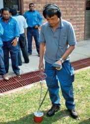 Pós-localização ou pinpointing A pré-localização ou pinpointing informa a distância entre o defeito e o início do cabo com uma tolerância de poucos metros.