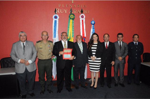 O Presidente do CRCAM Manoel Júnior participou da solenidade ocorrida na Assembleia Legislativa do Estado do Amazonas (ALE), em homenagem aos 52 anos da Câmara de