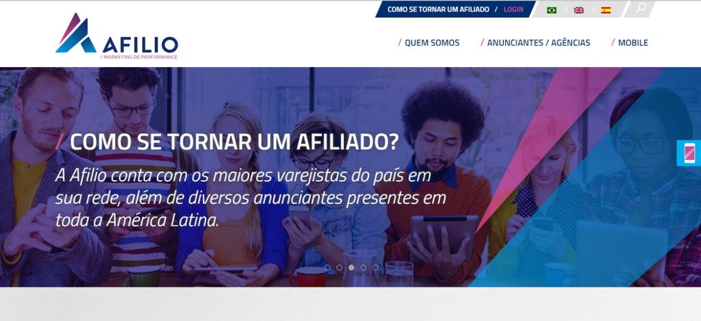 O login é feito através do endereço