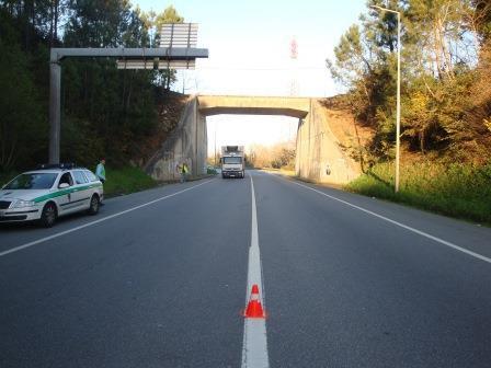 º km Na Variante, sentido Braga São Veríssimo, 8,80 m após o final do edifício da APAC.