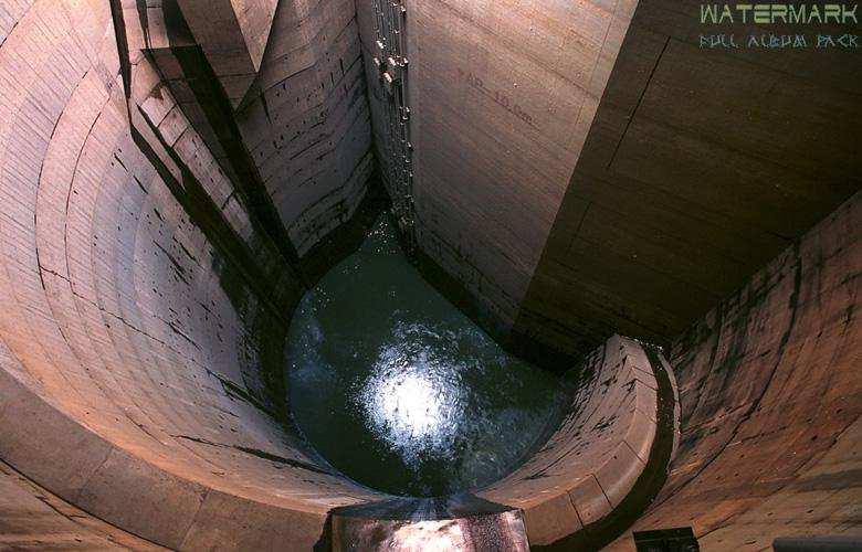 Detalhe de entrada a um silo,que recebe água de duas galerias.