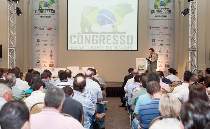 Foto: Felipe Ulbrich Congresso reúne criadores do Brasil e do exterior Primeira edição do evento discute o cenário da raça no Brasil, o desenvolvimento da genética e a utilização de cruzamentos E m