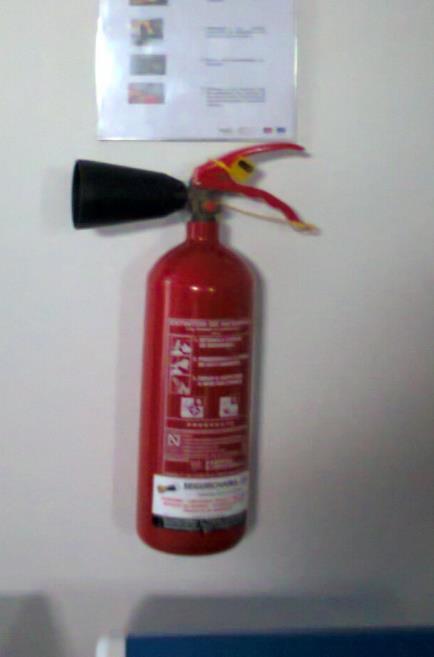 existem dois tipos de extintores.