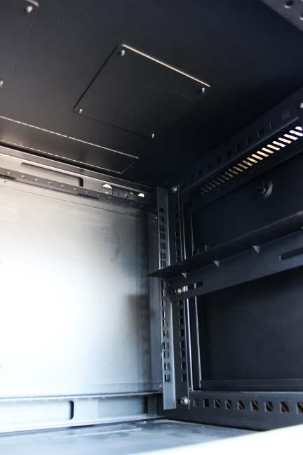 3 WCB RACK Disponíveis em de 6, 9, 2, 5 e 8U's, com profundidades de 450 e 600mm 4 Perfis interiores fabricados em aço de 2mm de espessura e reguláveis em