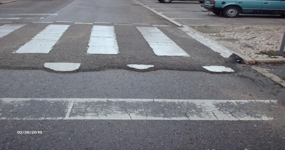 Porém, quando ela não existe ou está colocada a uma distância errada o condutor não toma as devidas precauções, resultando em acidentes.