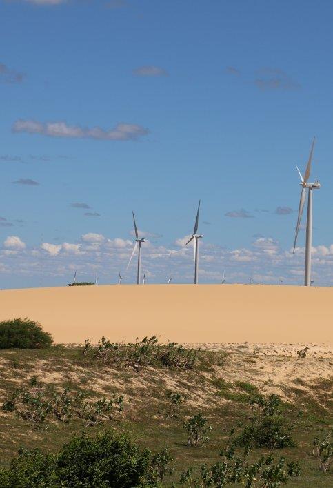 INTRODUÇÃO O crescente aumento na complexidade dos sistemas elétricos de potência vem requerendo uma constante evolução dos sistemas de monitoramento e controle,