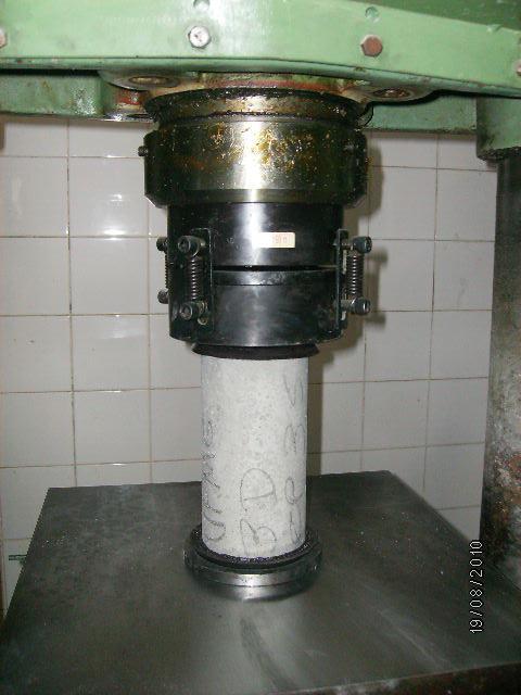 CONCRETO AUTO ADENSÁVEL Resistência característica à Compressão (MPa) Módulo de Elasticidade Secante (GPa) 3 dias 7 dias 28 dias 100 dias 3 dias 7 dias 28 dias 100 dias 39,5 47,9 58,6 62,6 27,1 30,7