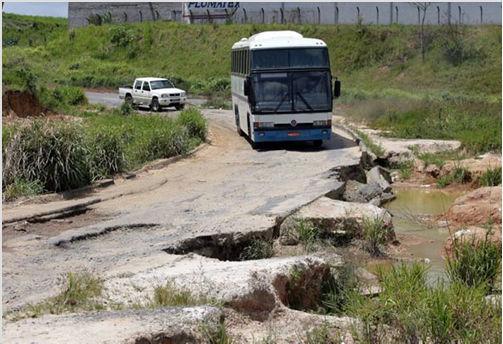 estaduais e municipais, mas apenas cerca de 212 mil km são pavimentadas, ou